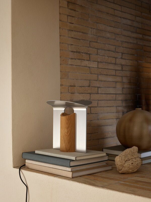 Carl Hansen & Søn RF200 Petal table lamp, oiled oak - brushed aluminium, decoration image