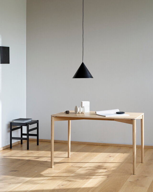 TAKT T10 Cross table 120, oak, decoration image
