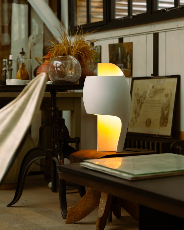DCWéditions Grande B table lamp, white, decoration image