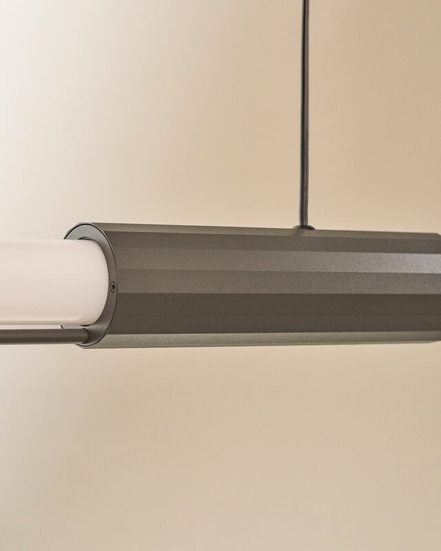 DCWéditions In Fine Horizontal lampada a sospensione 1050, grigio scuro, vista 3