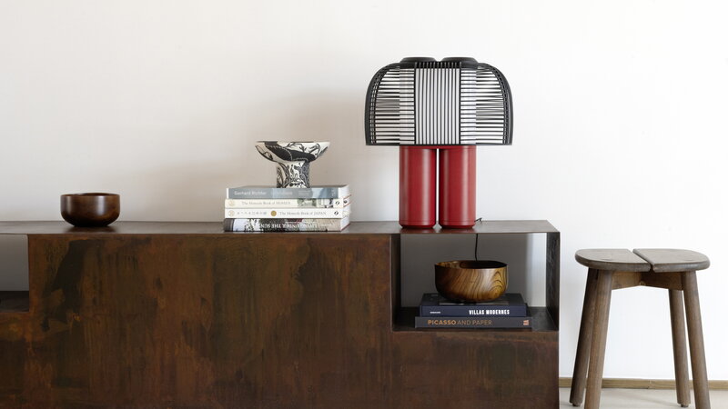 DCWéditions Yasuke table lamp, red- black, view 2