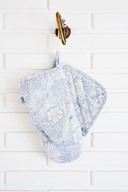 Havi William Morris Marigold oven mitten, blue, decoration image