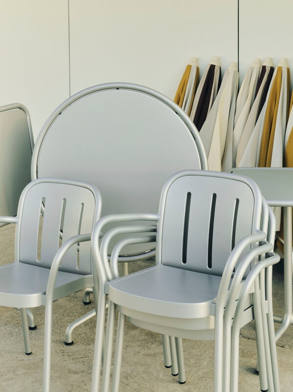 HAY Deville table, diam. 80 cm, silver grey, decoration image