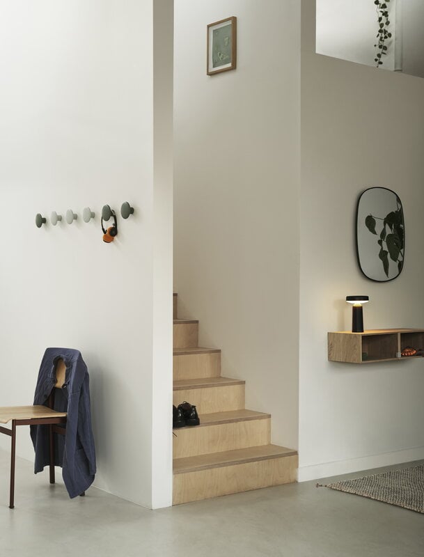 Muuto Loft chair, deep red - oak, decoration image