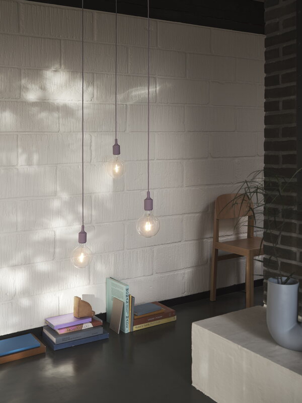 Muuto E27 LED pendant, dusty lilac, decoration image