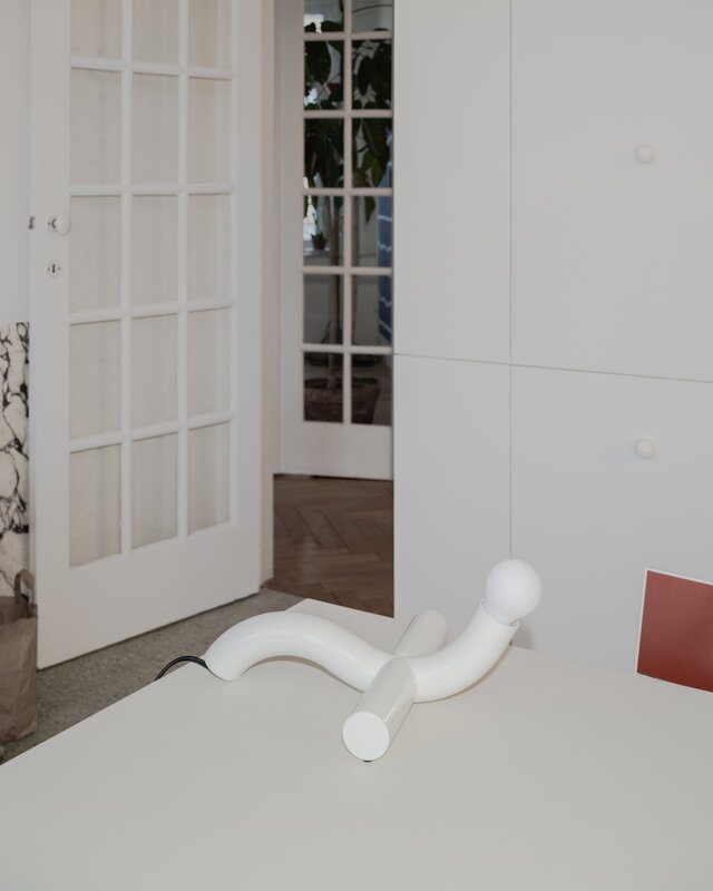 valerie_objects La Due Bianca table lamp, white, decoration image