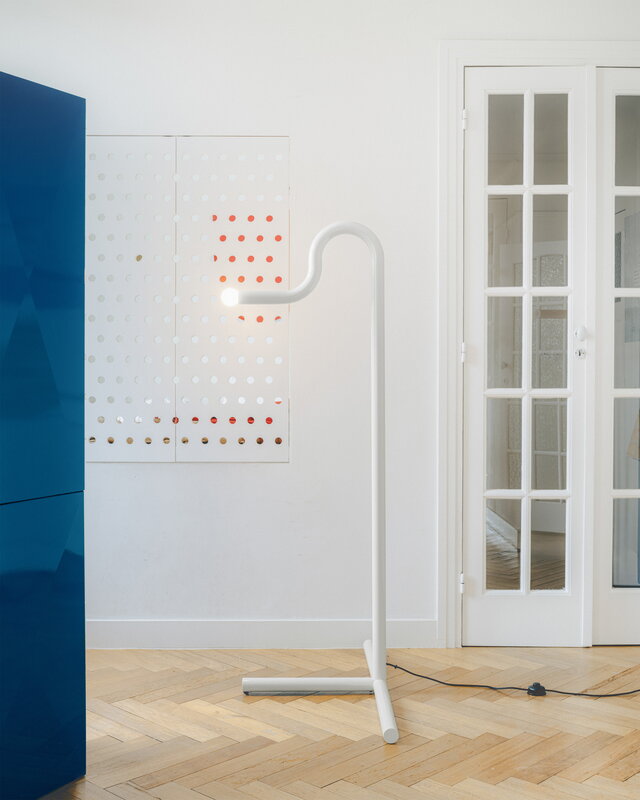 valerie_objects La Uno Bianca floor lamp, white, decoration image