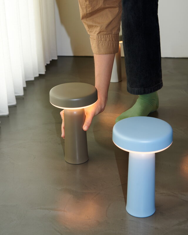 Muuto Lampada portatile Ease, celeste, immagine decorativa