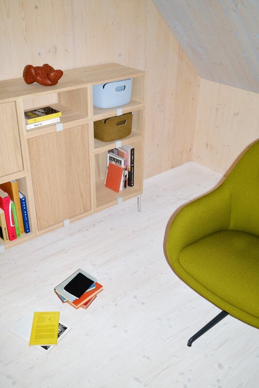 Muuto Stacked shelf module with door, medium, oak, decoration image