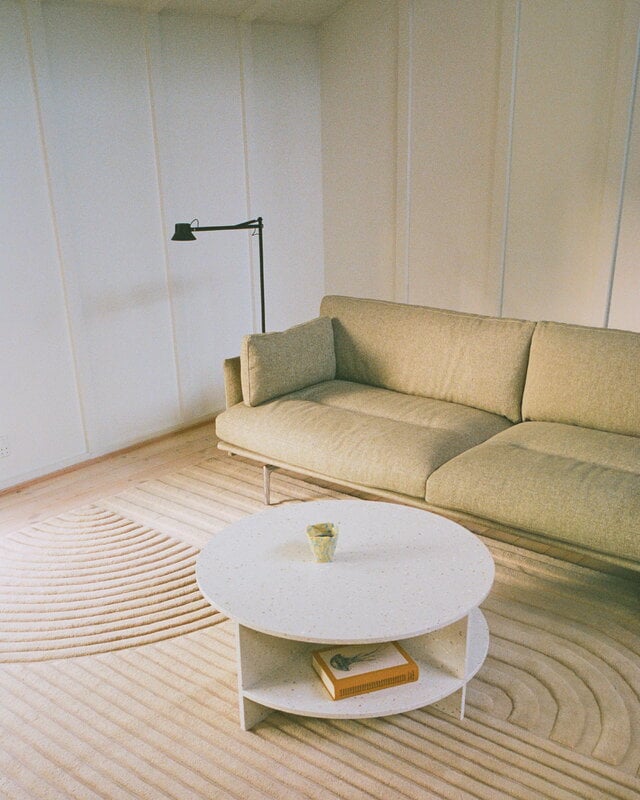 Muuto Outline Soft sofá, 3 plazas, aluminio pulido - Clay 15 marrón, imagen de decoración