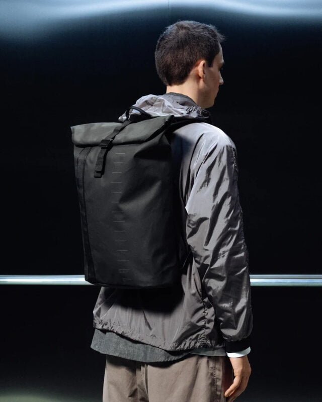Db Journey Essential reppu, 24 L, black out, sisustuskuva