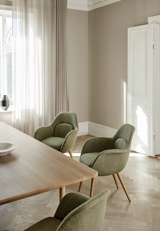 Fredericia Post table, 225 x 100 cm, light oiled oak, decoration image