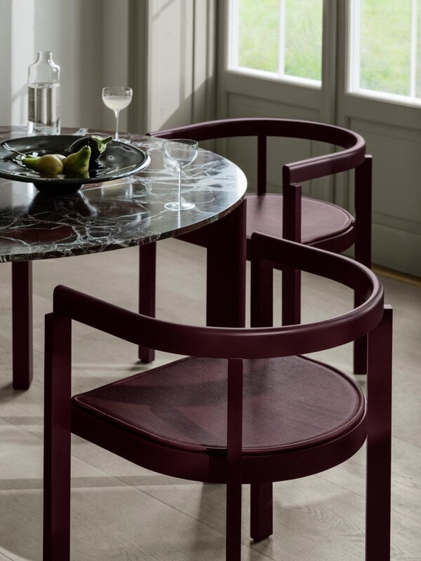 Fritz Hansen After chair MA100, burgundy ash, decoration image