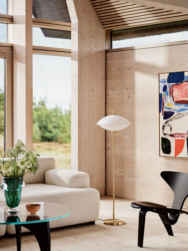 Fritz Hansen Clam floor lamp, opal - brass, view 3
