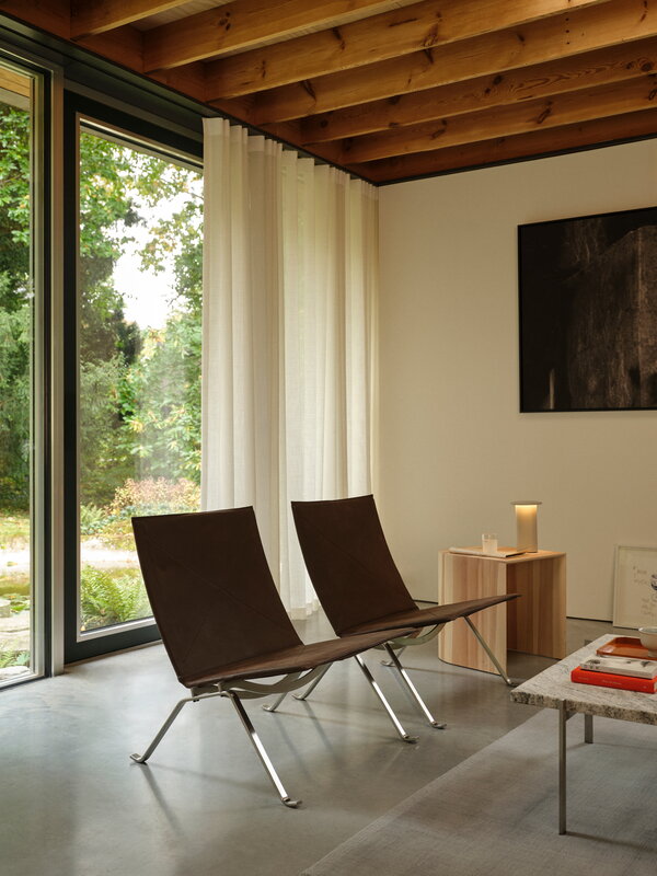 Fritz Hansen Solae portable lamp, white, decoration image