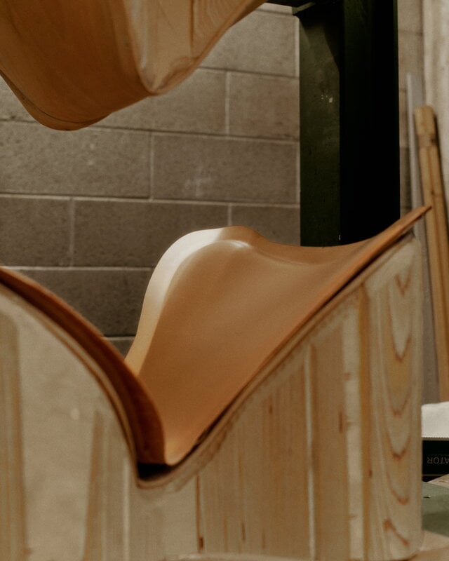 Fritz Hansen Series 7 3107 chair, Edge sewn, chrome - cuir écru chaud, image décorative