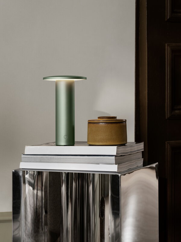 Fritz Hansen Solae portable lamp, light green, decoration image