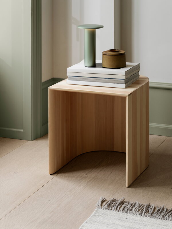 Fritz Hansen Solae portable lamp, light green, decoration image