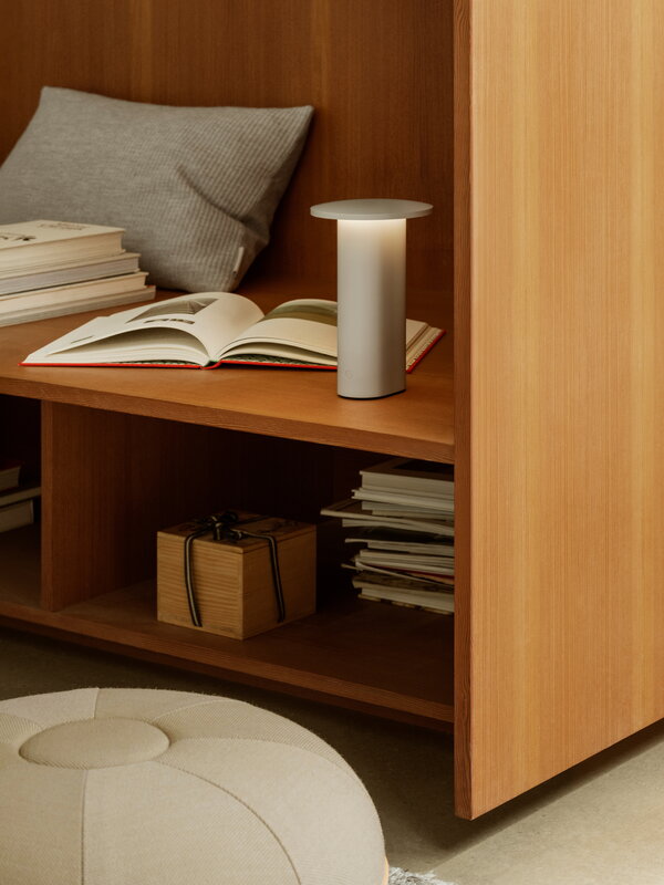 Fritz Hansen Solae portable lamp, warm grey, decoration image