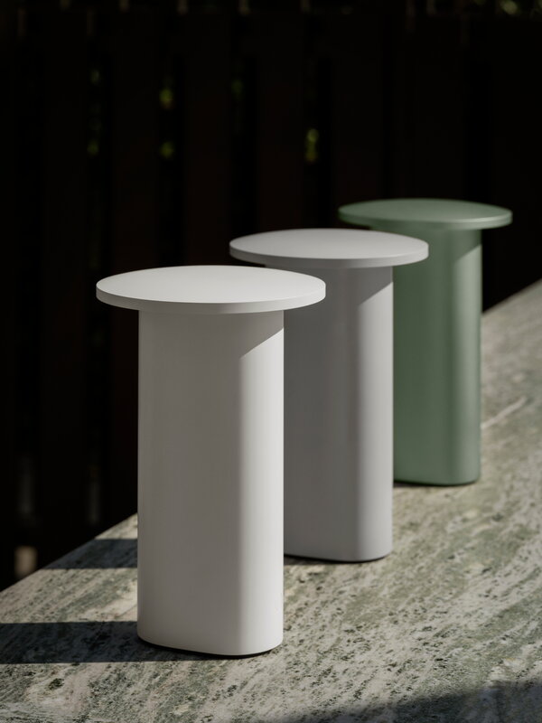 Fritz Hansen Solae portable lamp, white, decoration image