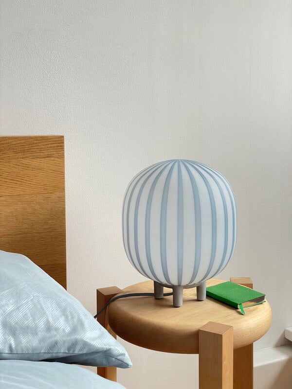Established & Sons  Lampada da tavolo Filigrana T2, cilindro 220 mm, canne blu, vista 2