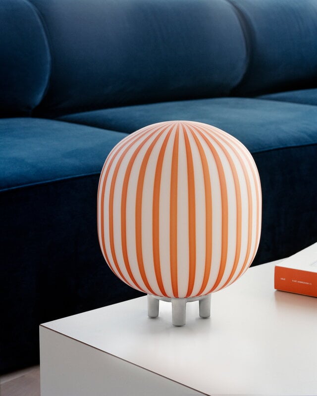 Established & Sons  lampada da tavolo Filigrana T2, cilindro 220 mm, canne rosse, vista 4
