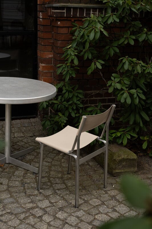 Frama Union tuoli, alumiini - sandstone mesh, sisustuskuva