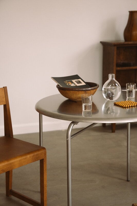 Frama Petit Rond table, 90 cm, stainless steel, decoration image