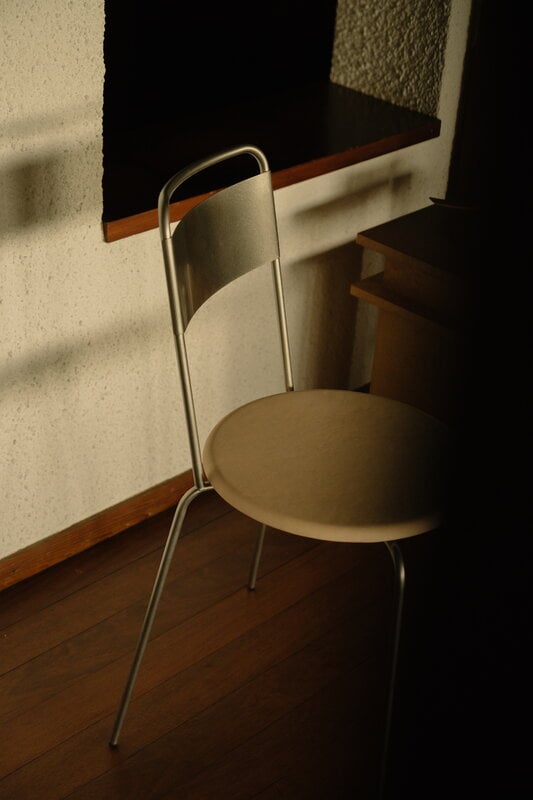 Frama Petit Rond Stuhl, Edelstahl - Naturleder, dekorationsbild