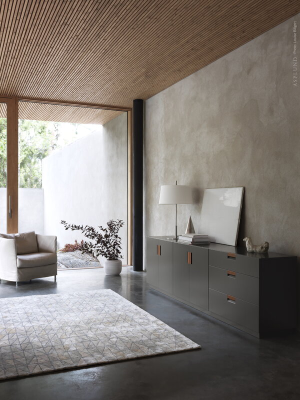 Asplund Frame laatikosto, matala, taupe, sisustuskuva