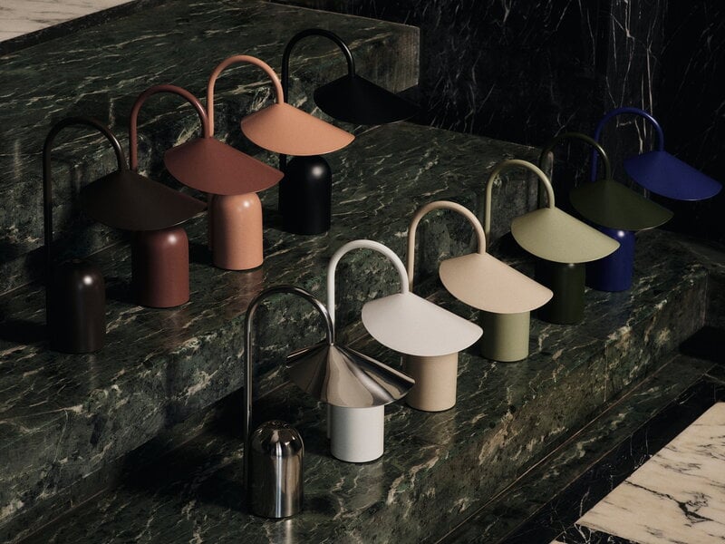Ferm Living Lampe portable Arum, acier inoxydable, image décorative