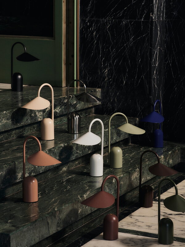 Ferm Living Lampe portable Arum, acier inoxydable, image décorative