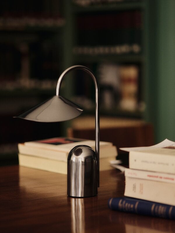 Ferm Living Lampe portable Arum, acier inoxydable, image décorative