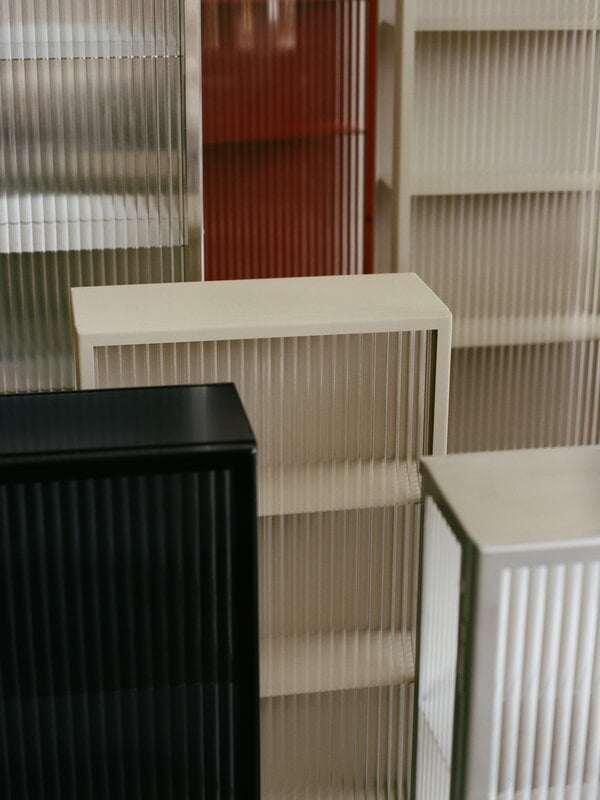 Ferm Living Haze wall cabinet, vetro scanalato, acciaio inossidabile spazzolato, immagine decorativa
