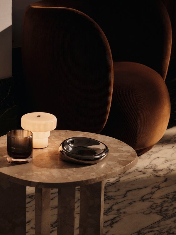 Ferm Living Ripple verres à gobelet, 2 pcs, gris fumé, image décorative