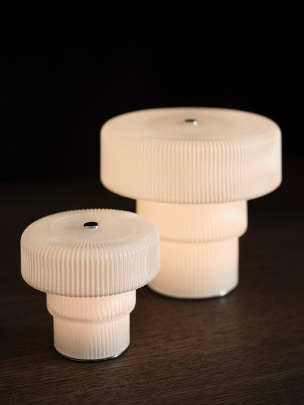 Ferm Living Ripple lampada da tavolo portatile, bianco, vista 6