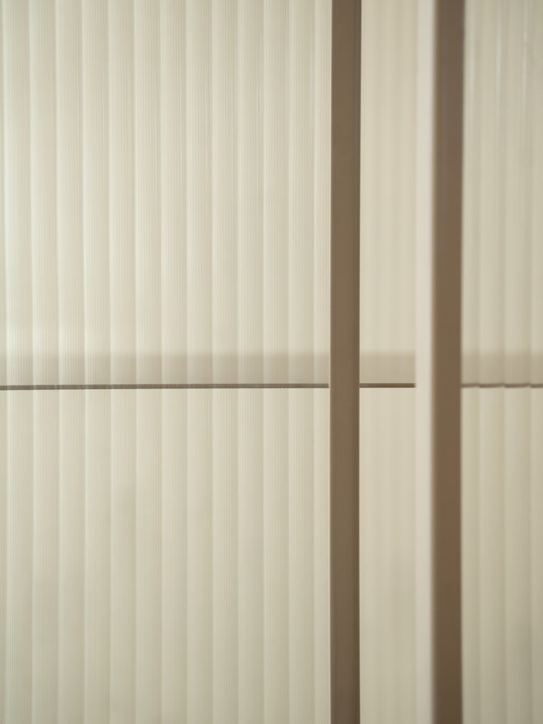 Ferm Living Haze vitriini, teksturoitu lasi, cashmere, näkymä 3