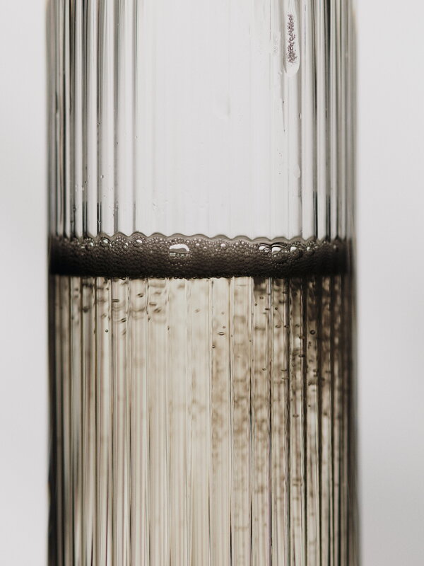 Ferm Living Ripple samppanjalasit, korkea, 2 kpl, kirkas, sisustuskuva