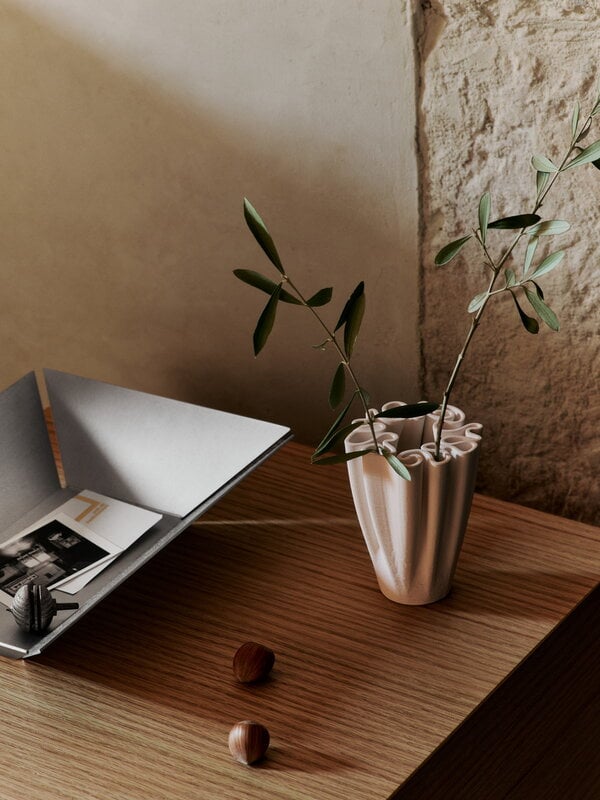 Ferm Living Dedali vase, medium, off-white, decoration image