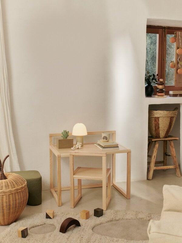 Ferm Living Little Architect Stuhl, Esche, dekorationsbild