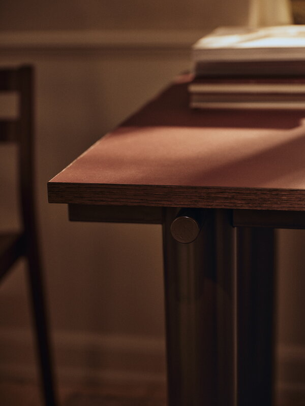 Ferm Living Atura dining table, 90 x 160 cm, dark chocolate - burgundy linoleum, decoration image