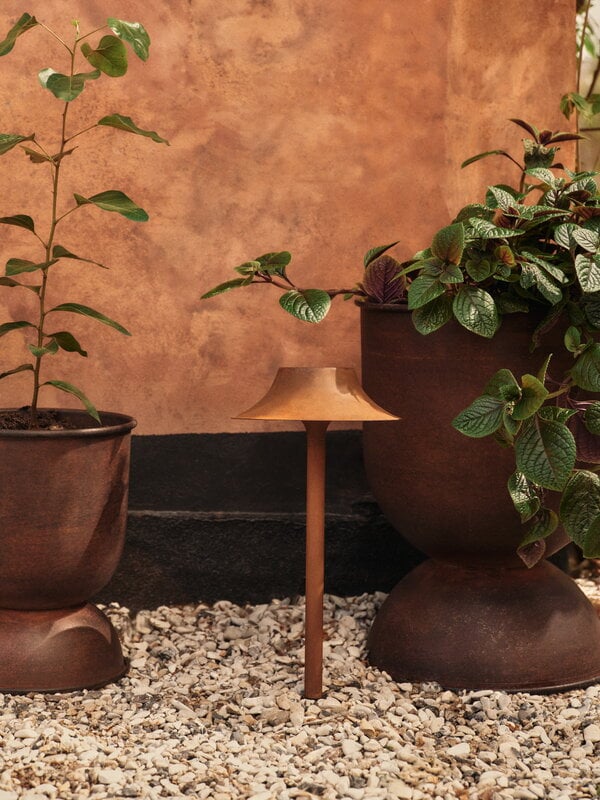 Ferm Living Hourglass pot, L, rust, decoration image