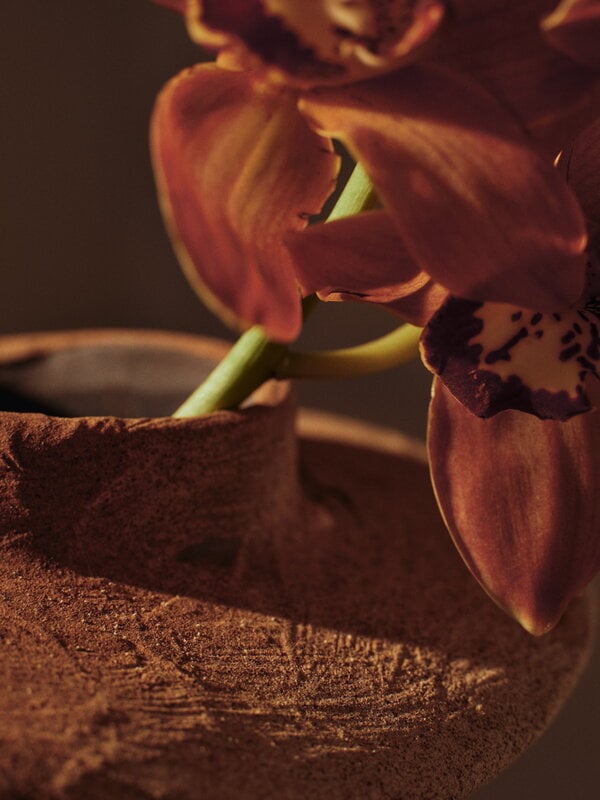 Ferm Living Evio maljakko, 35 cm, large, burnt umber, decoration image