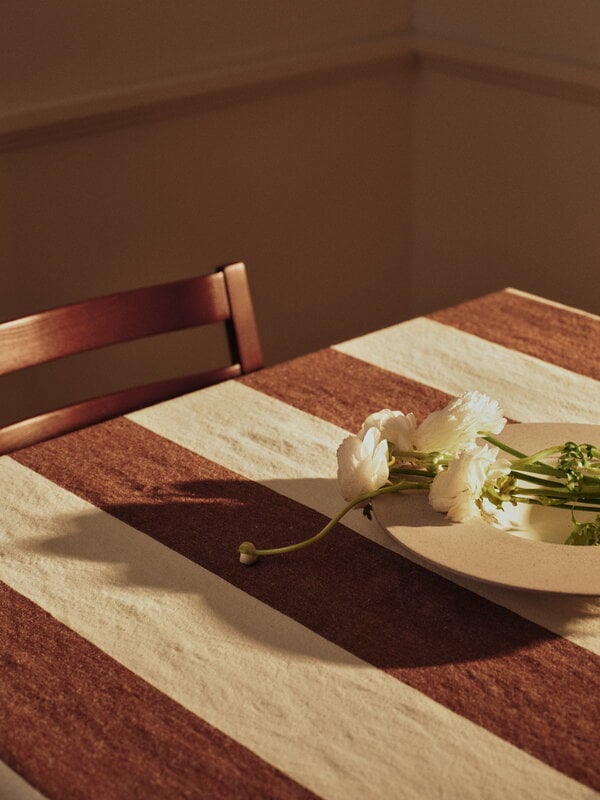 Ferm Living Hale tablecloth, 150 x 240 cm, chestnut - frosted lime, decoration image