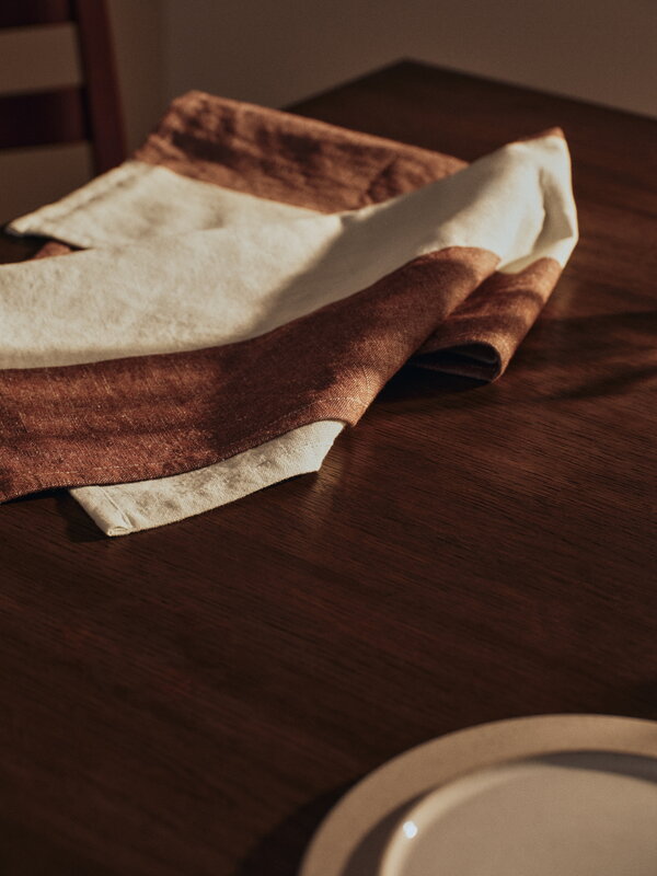 Ferm Living Hale tea towel, chestnut - frosted lime, decoration image