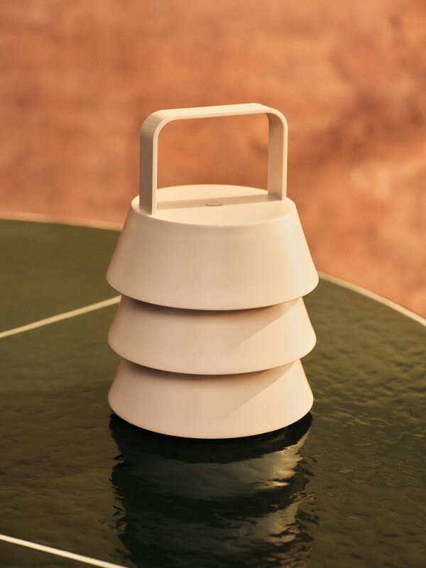 Ferm Living Luver tragbare Lampe, Kaschmir, dekorationsbild