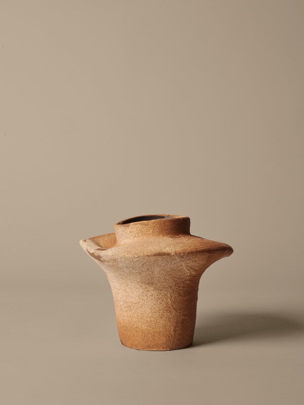 Ferm Living Evio maljakko, 22 cm, small, burnt umber, view 6