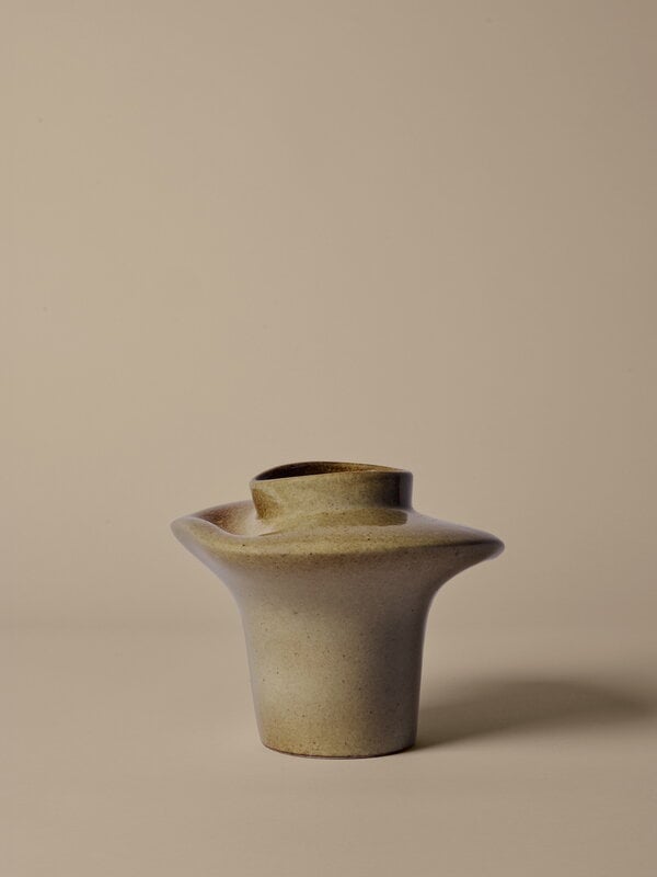 Ferm Living Evio maljakko, 22 cm, small, elm green, view 2