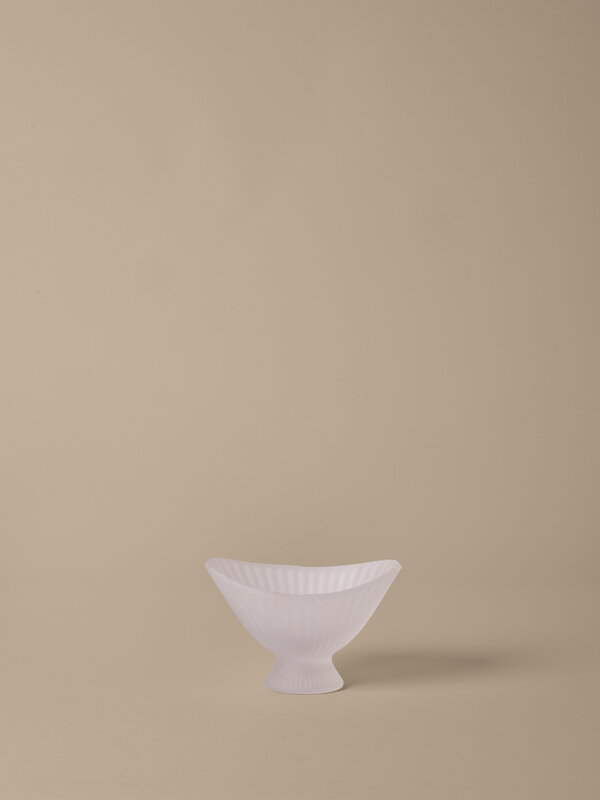 Ferm Living Fountain lasikulho, pieni, huurrelasi, näkymä 2