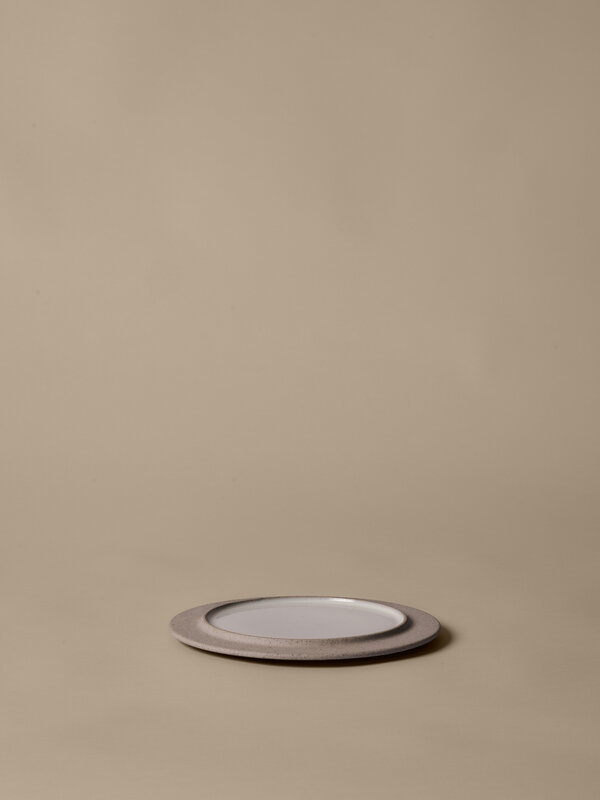 Ferm Living Sonae Dessertteller, 22 cm, Set aus 2, grau - weiß, dekorationsbild